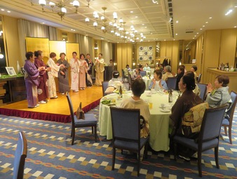 学院パーティーの様子